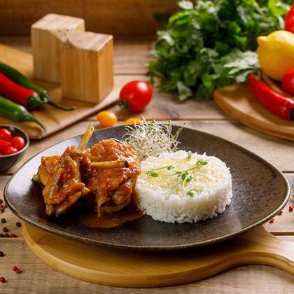 Friptură de iepuraș la ceaun cu orez