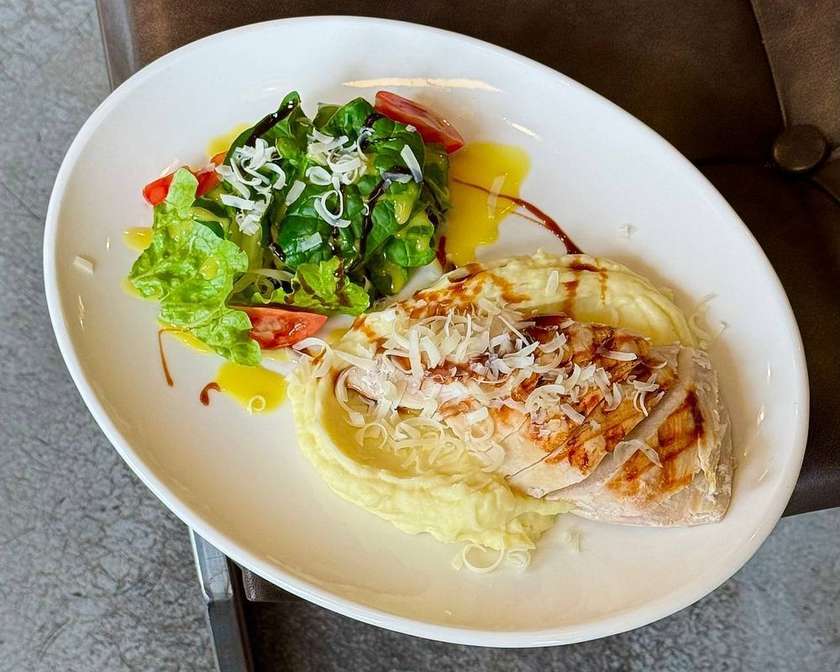 CHICKEN BREAST with mashed potatoes