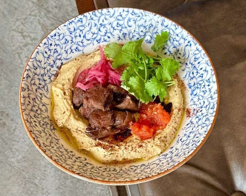 Hummus with Grilled Beef