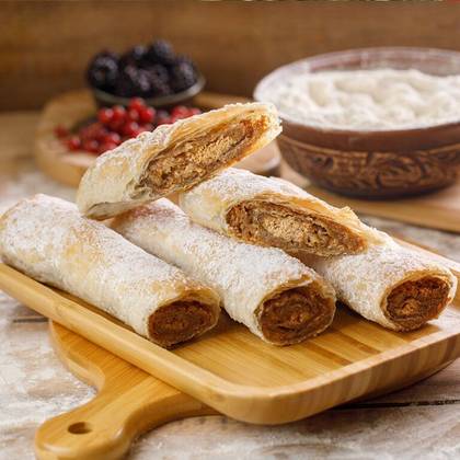 Învârtită cu Halva și Nucă