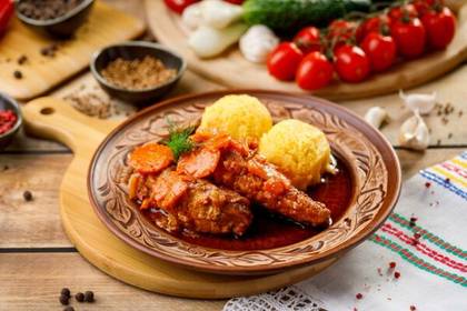 Peşte în marinadă cu mămăligă