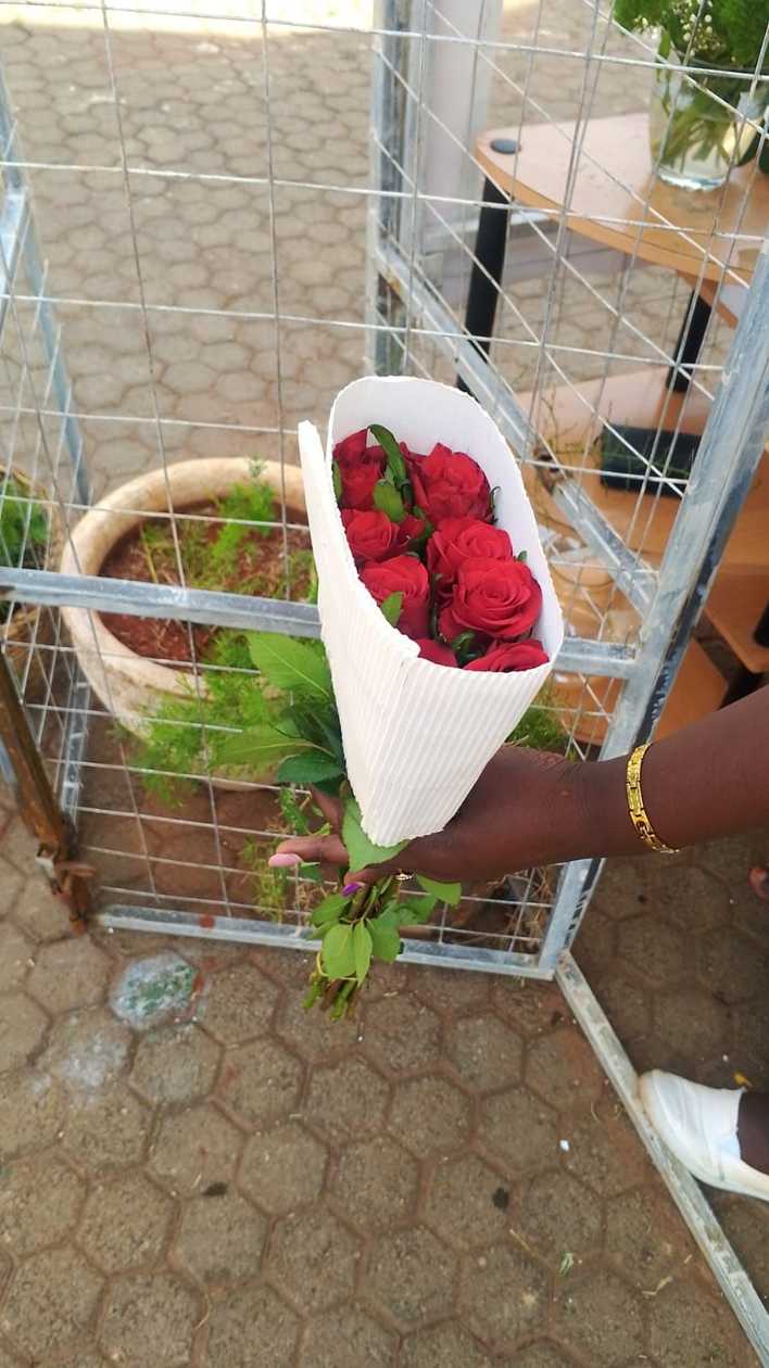 10 Stems of Red Roses