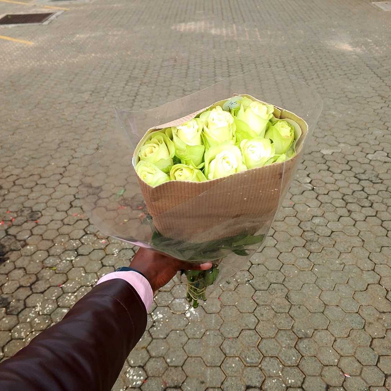 10 Stems White Roses