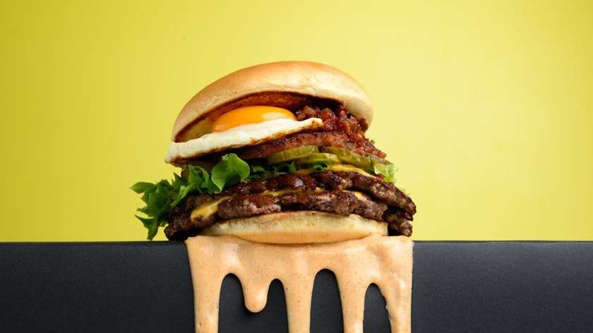 8. Zalzett Bajd u Bejken Burger 🍔🥓🌭