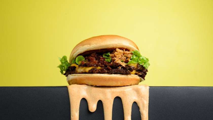 15. Loaded Bacon Cheese Burger 🥓🧀