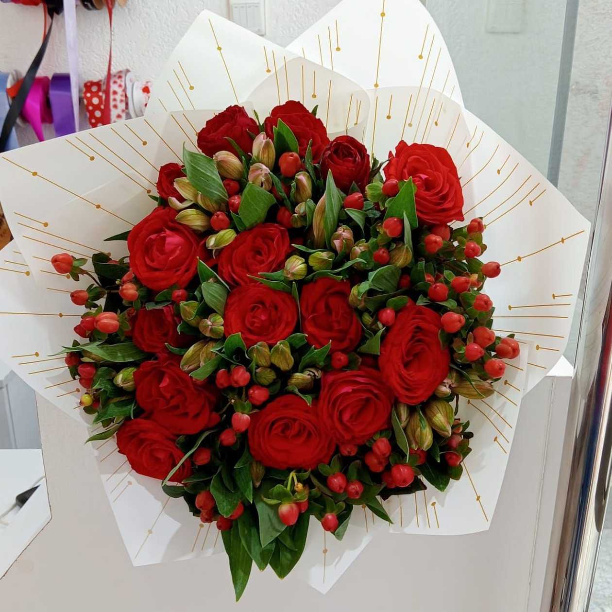 Red romantic bonquet