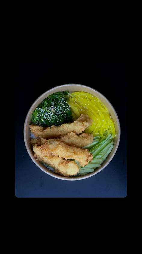 BOWL Z KREWETKAMI W PANKO