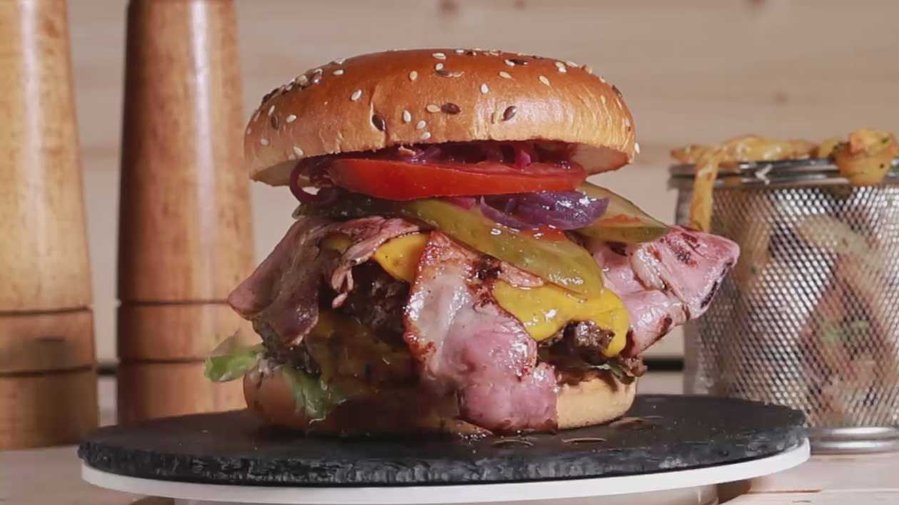 Double Cheeseburger + cartofi proaspeți