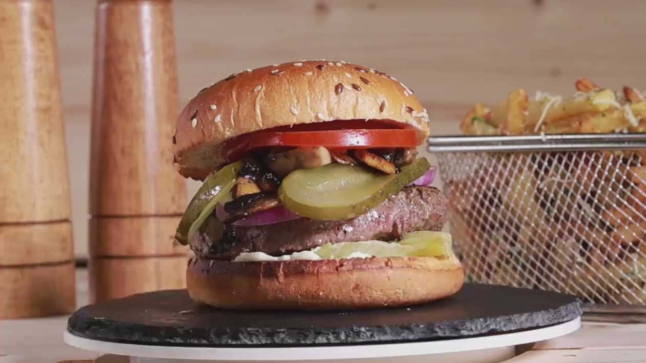 Burger cu trufe + cartofi proaspeți