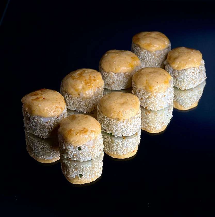 Zapiekany Roll z Łososiem w Sezamie - 8 szt