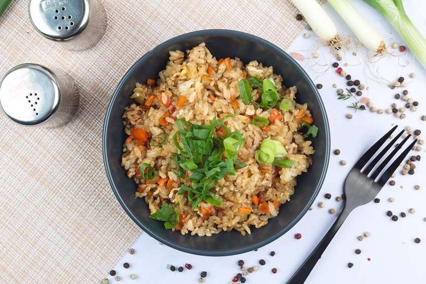 Pui cu orez, ciuperci si praz