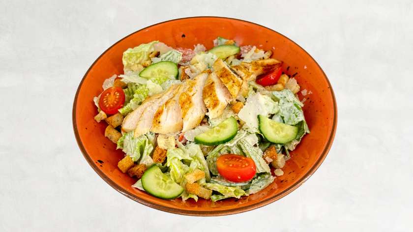 Cezar z kurczakiem sous-vide