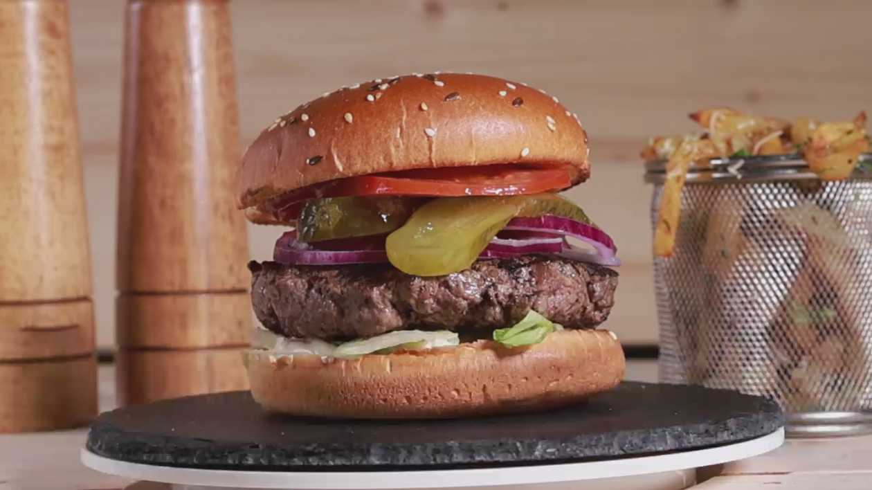 Classic burger + cartofi proaspeți