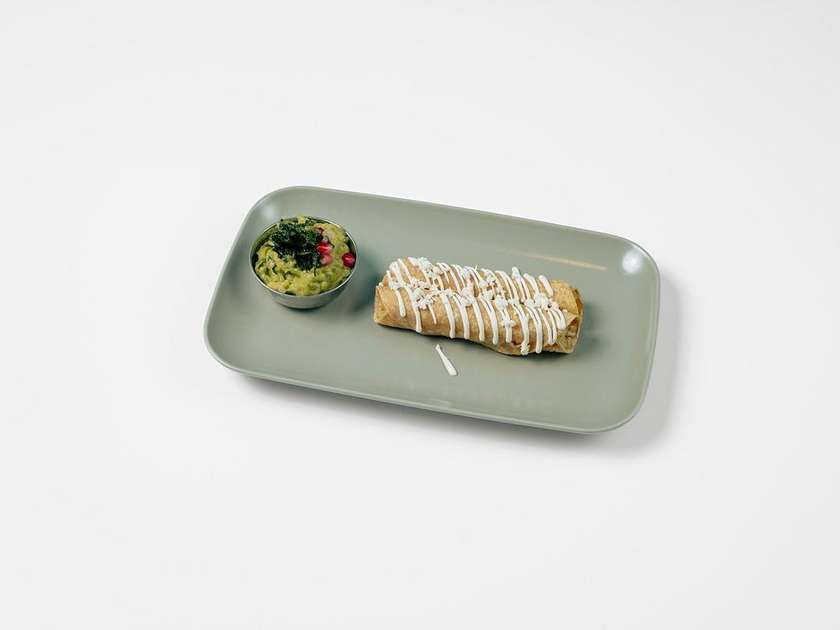 2 TAQUITOS DORADOS EN GUACAMOLE CON PAPA