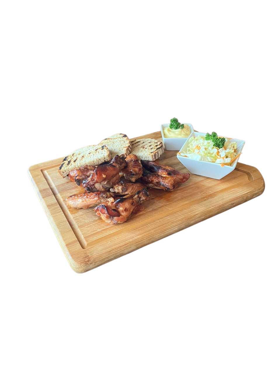 PIKANTNÍ KUŘECÍ KŘÍDLA NA GRILU,