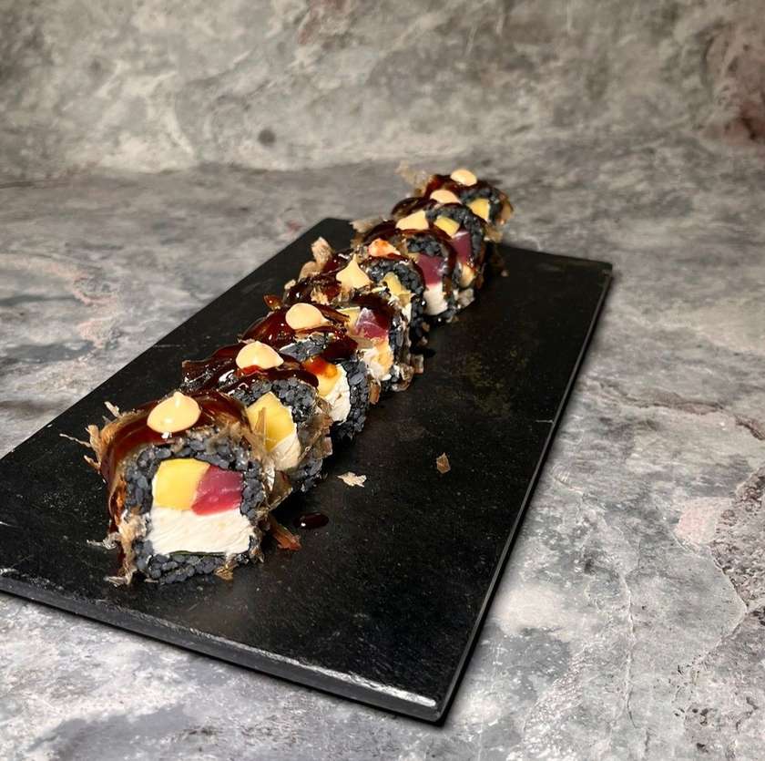 Black Maguro Roll