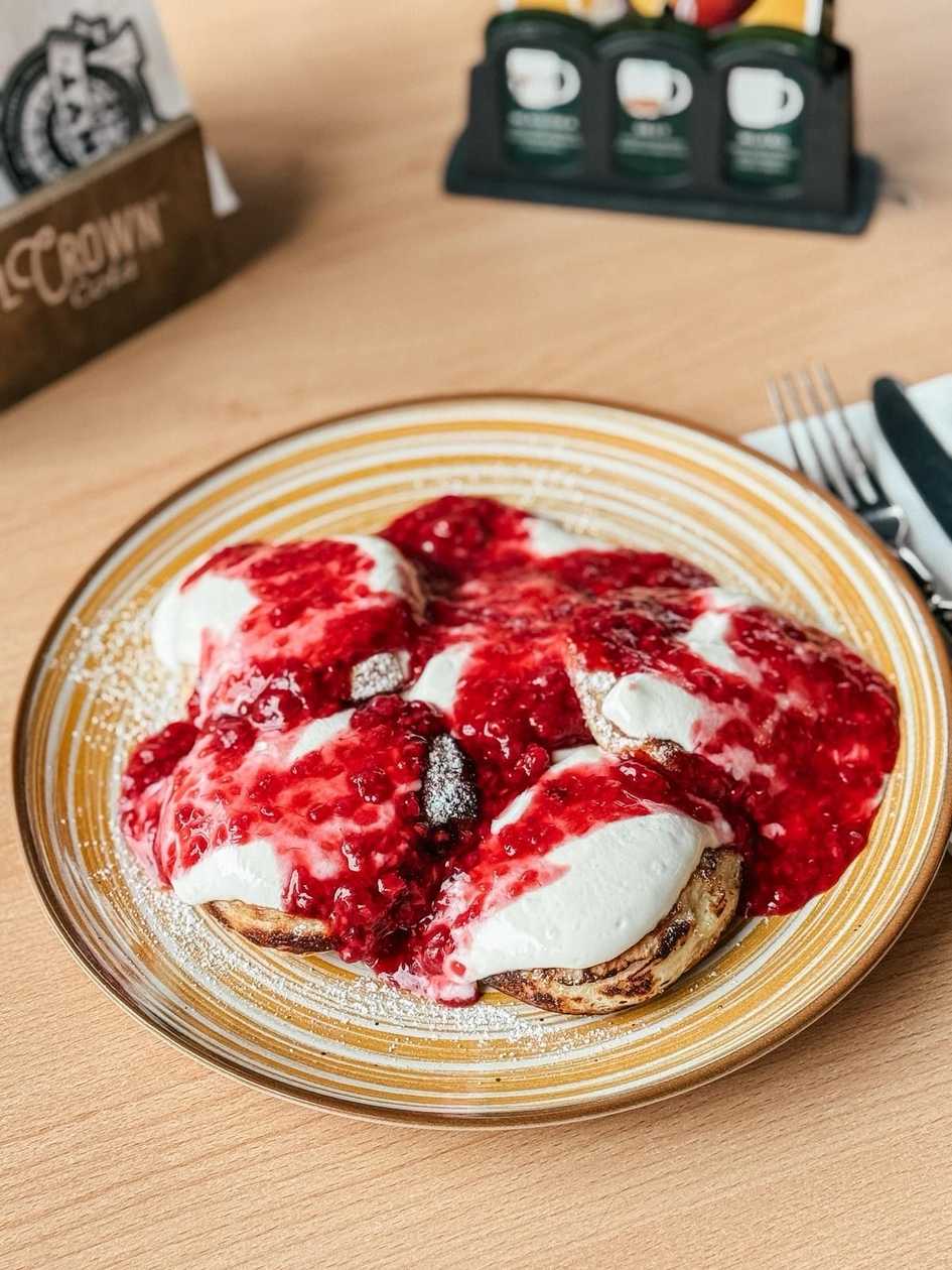 Lievance s tvarohom, horúce maliny