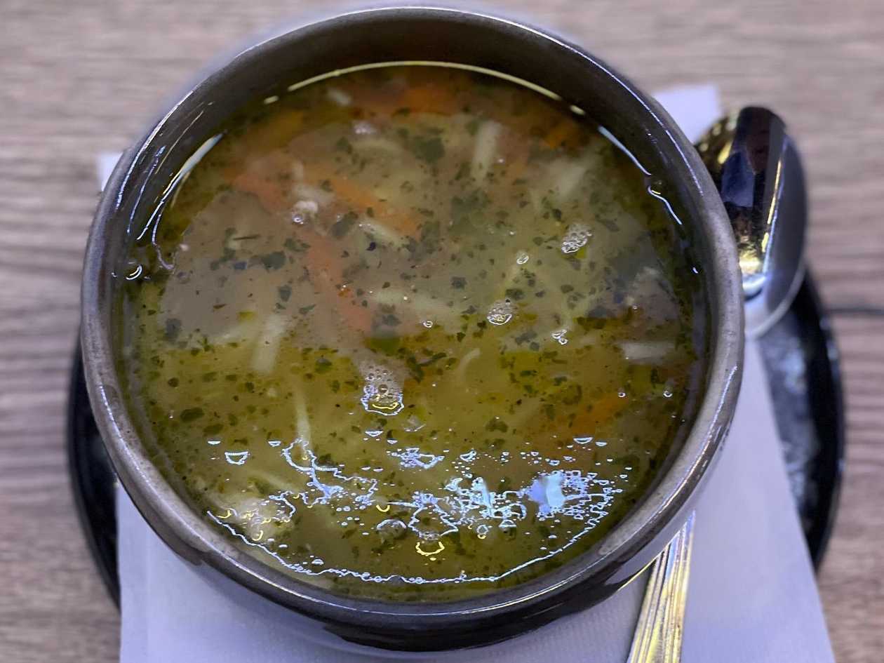 Kuřecí vývar s masem a nudlemi