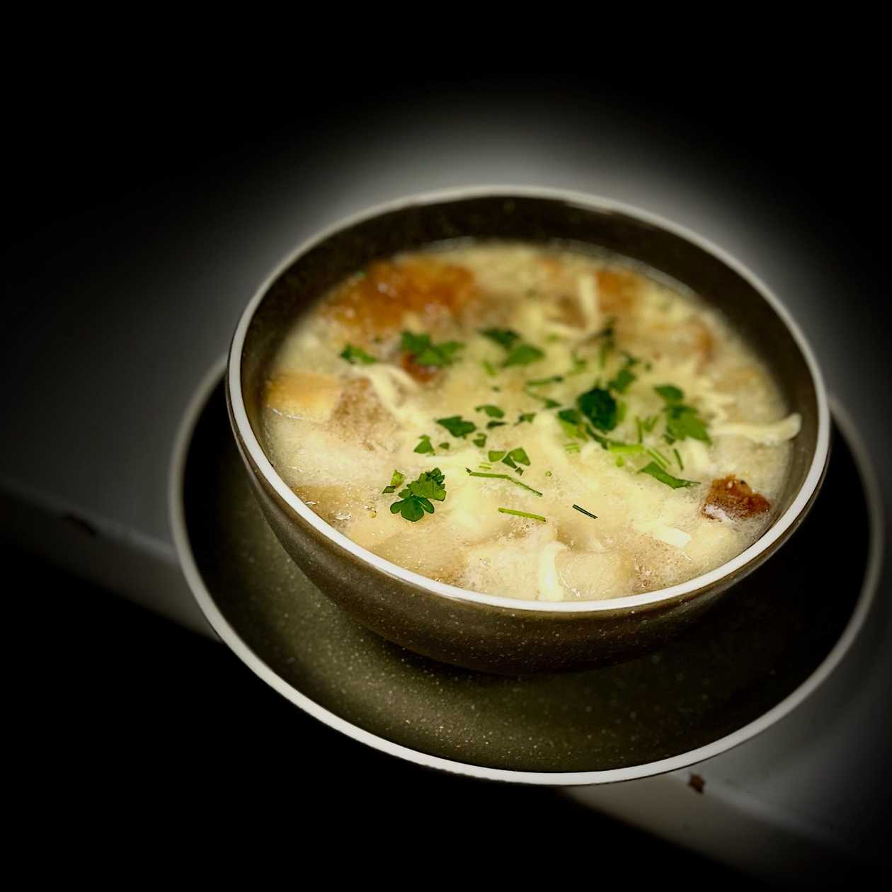 Cesnačka so syrom a krutónmi