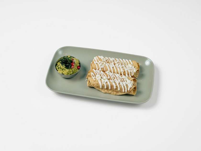 4 TAQUITOS DORADOS EN GUACAMOLE CON PAPA