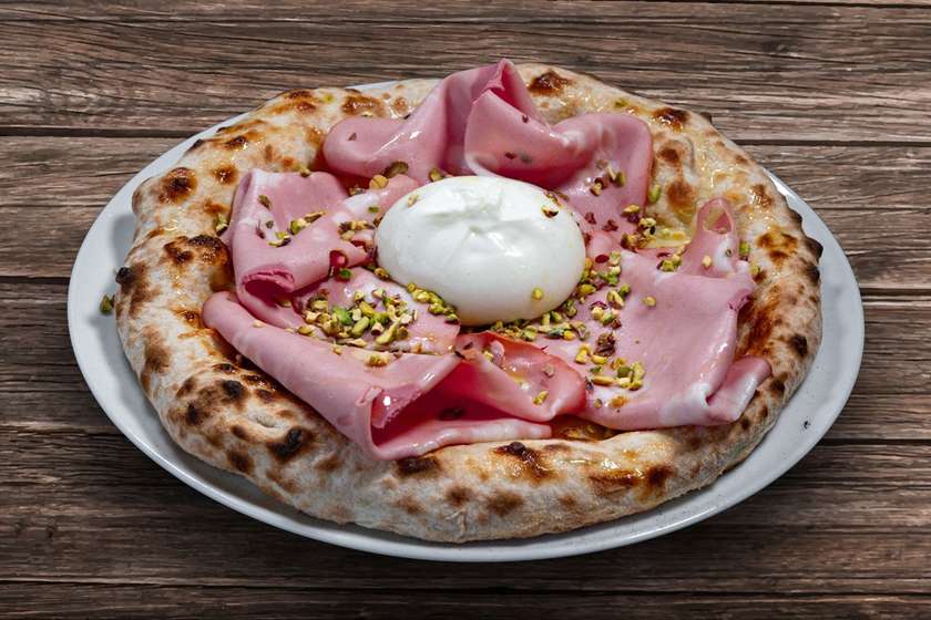 Pizza burrata e mortadella