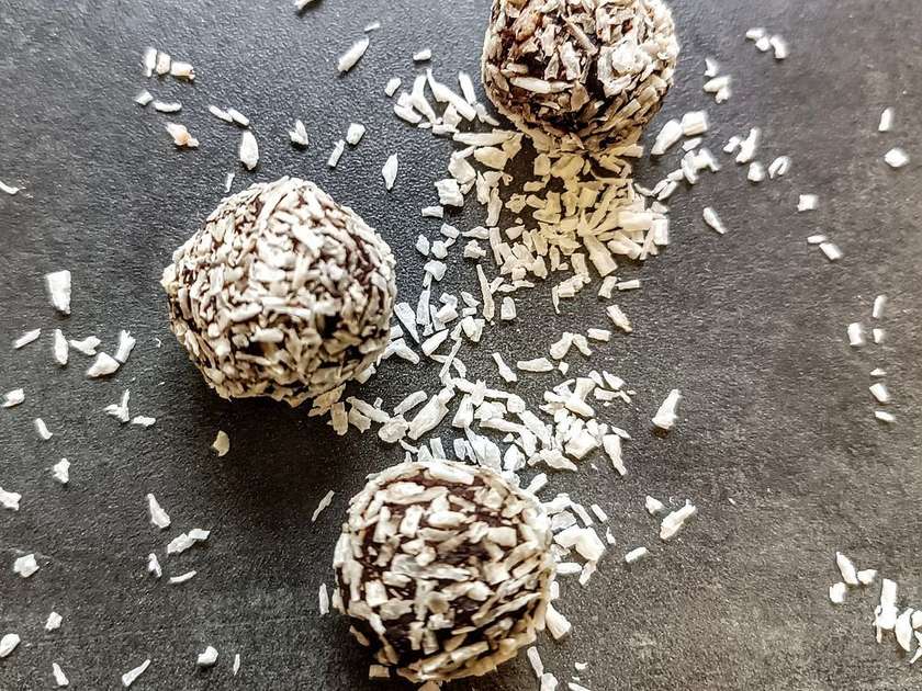 Chocolate Praline in Coconut