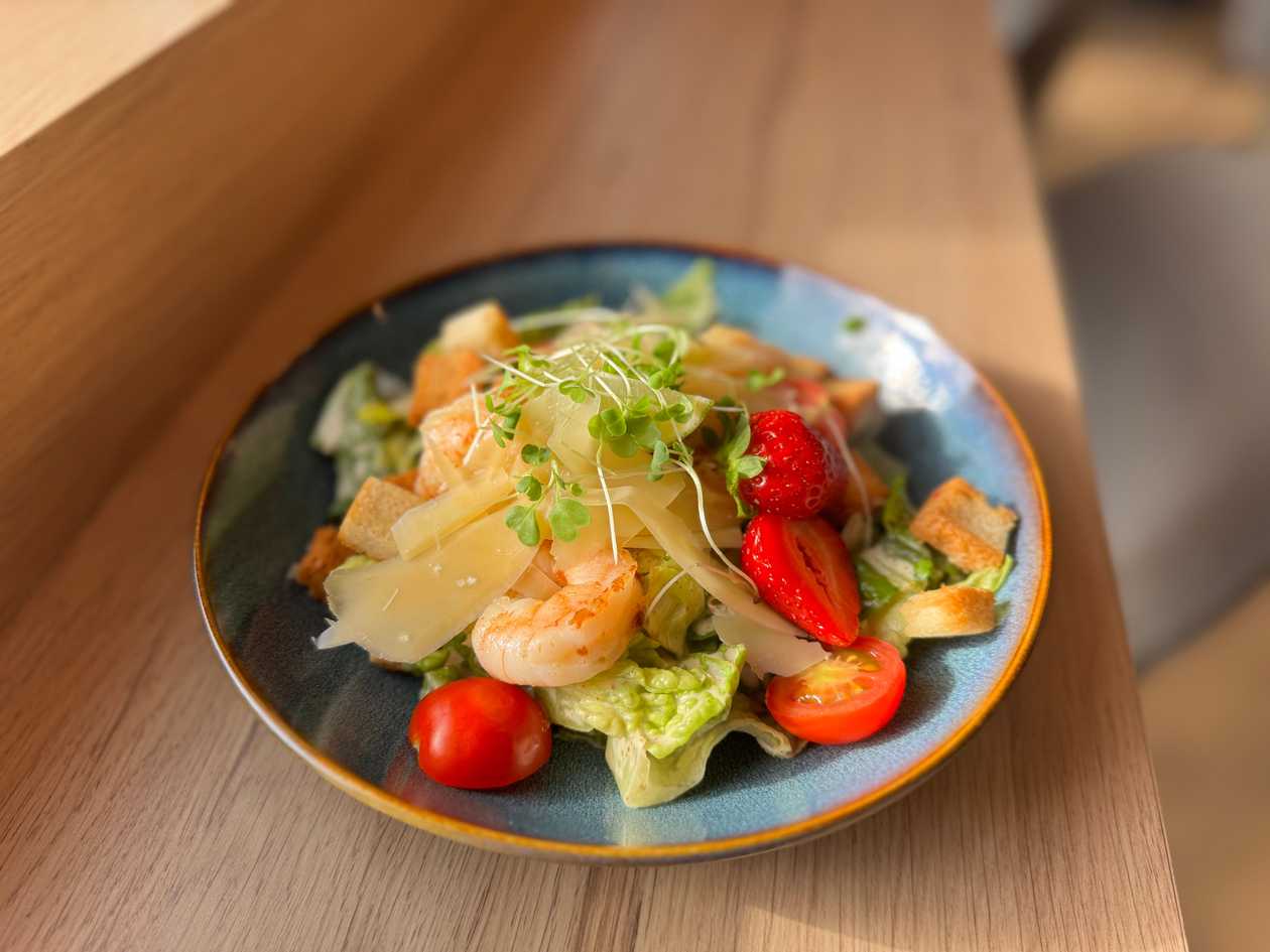 Caesari salat krevettidega