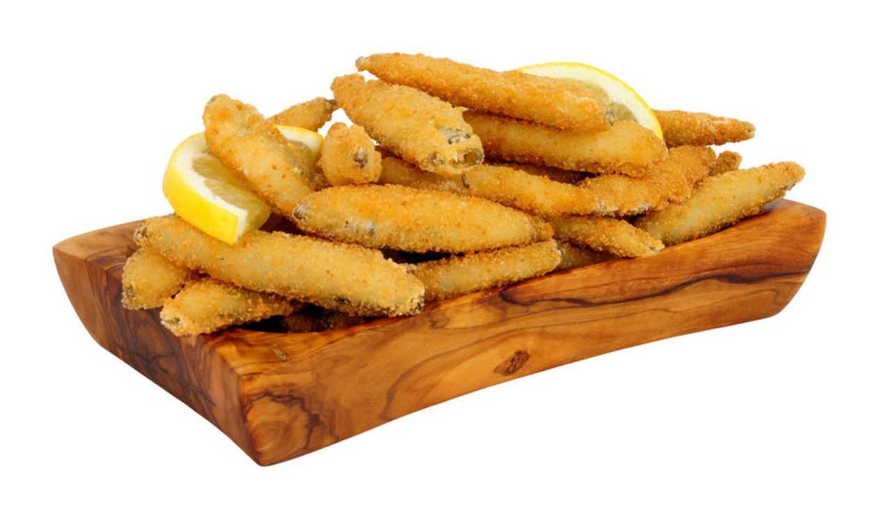 Pestisori prăjiti cu mămăligă și mujdei