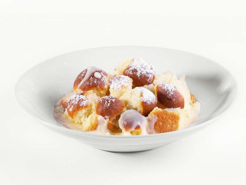 Sweet Buns with Vanilla Cream