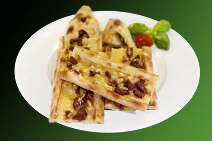 Sucuklu Pide