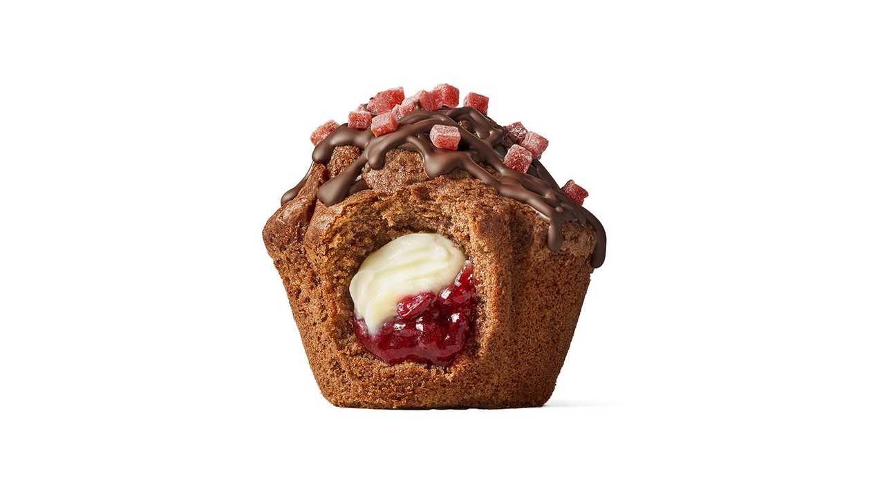 Muffin with cherry and cream filling