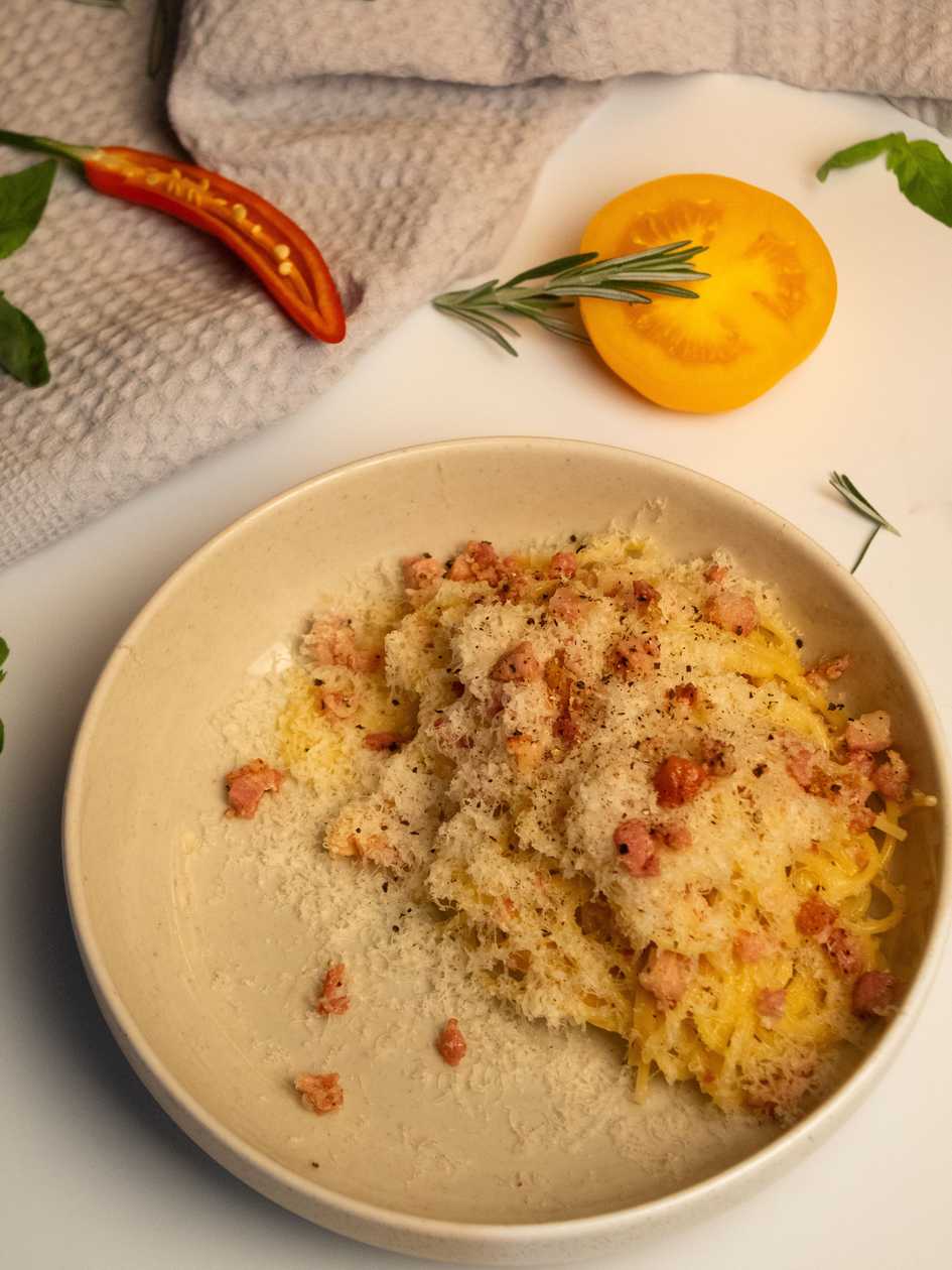 Klassikaline spaghetti Carbonara pecorino juustuga