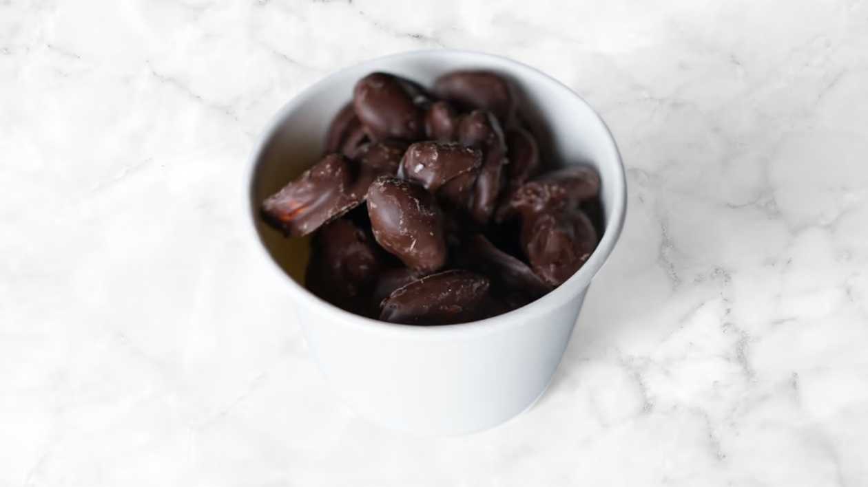 Almond choco clusters