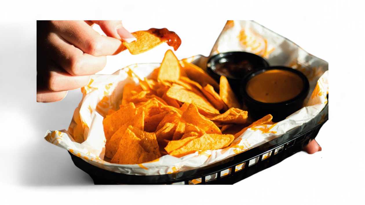 Nachos so syrom a salsou