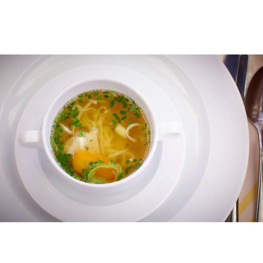 60. Kurací vývar s rezancami