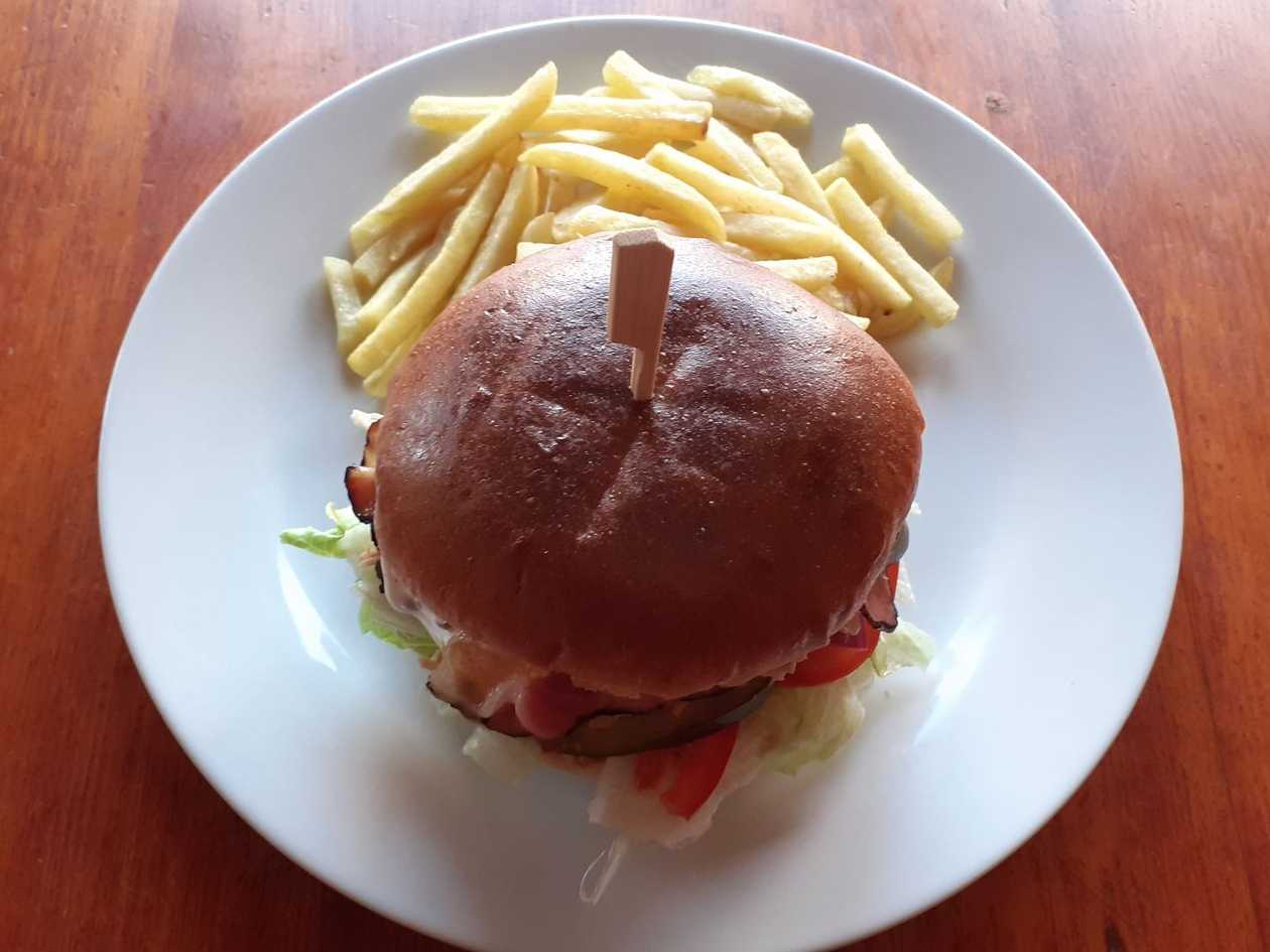 Cheese Burger, hranolky