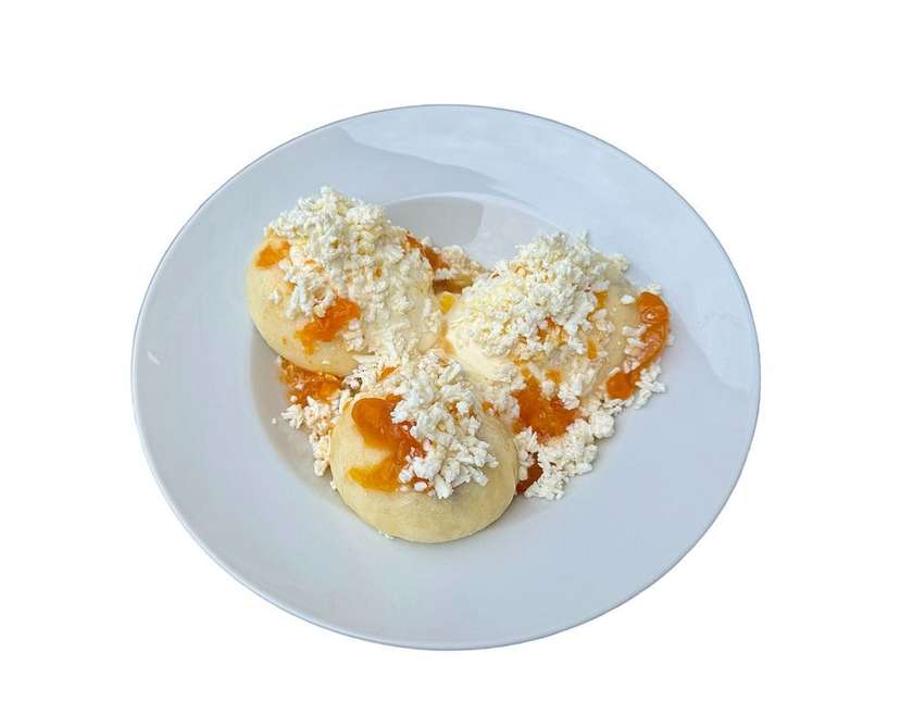 Apricot yeast dumplings