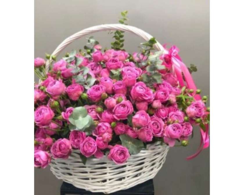 კალათი სპრეი ვარდებით