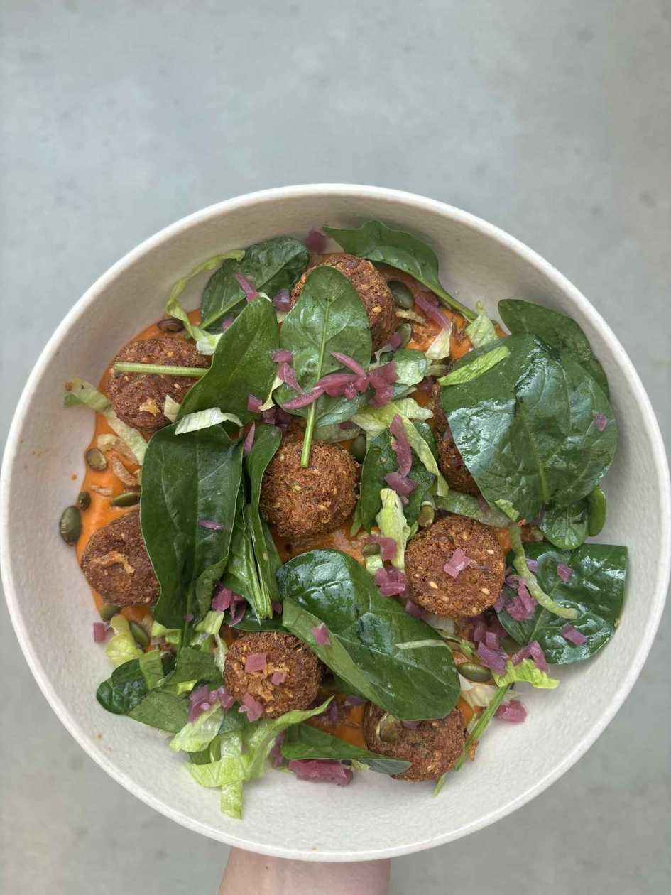 VEGAN krõbedad falafelid Romesco kastmega