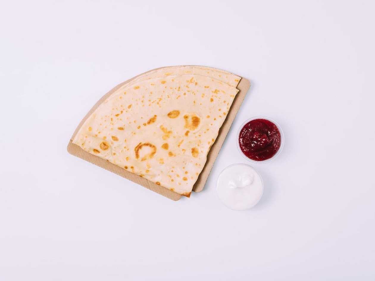 Palačinka s Tvarohem a jahodovou marmeládou