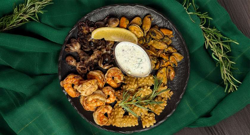 Плато морепродуктів з соусом тартар