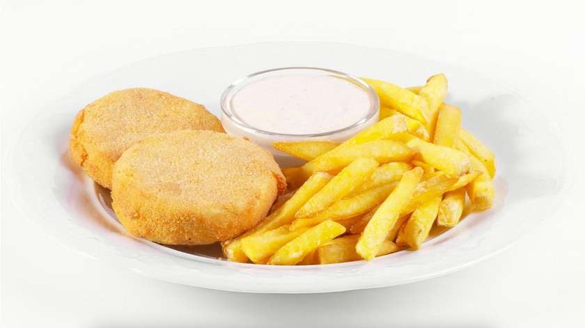 Fried Hermelín Cheese with Fried Potatoes and Tartar Sauce