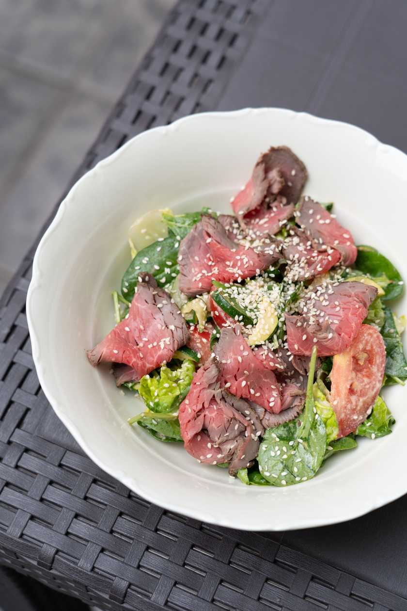 SALÁT S ROASTBEEFEM 🍺