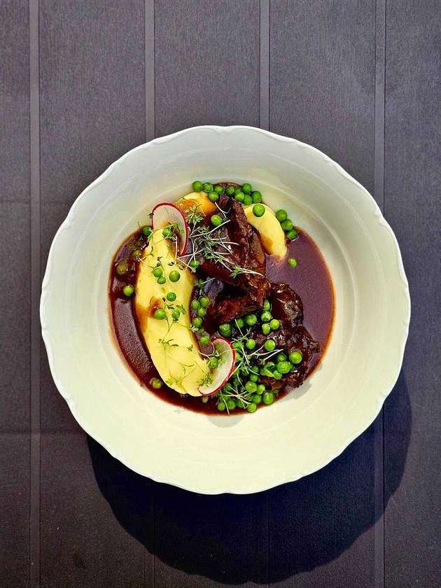 HOVĚZÍ LÍČKA S BRAMBOROVÝM PYRÉ🍷