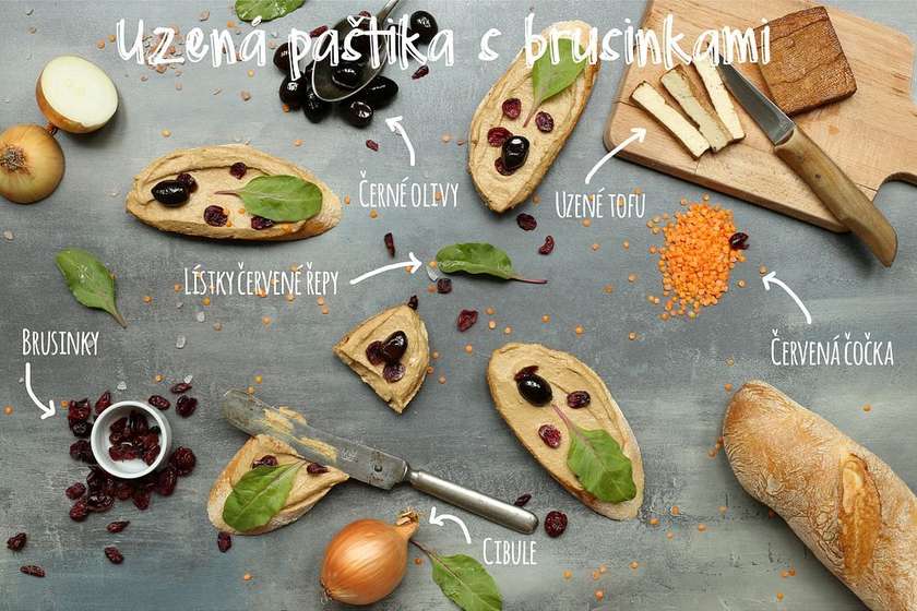 Open sandwich with smoked pâté and cranberries