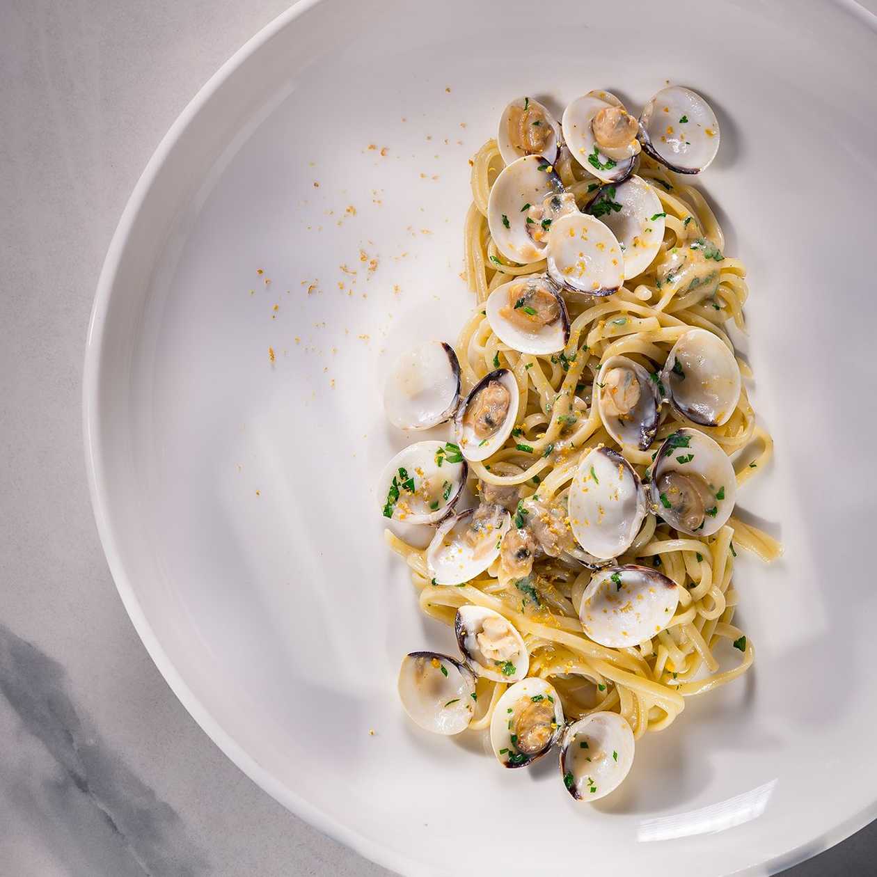 Linguine cu vongole, unt și anșoa