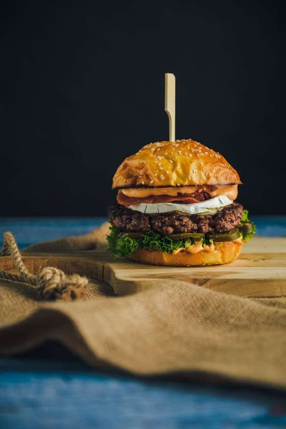 143.Machete Burger