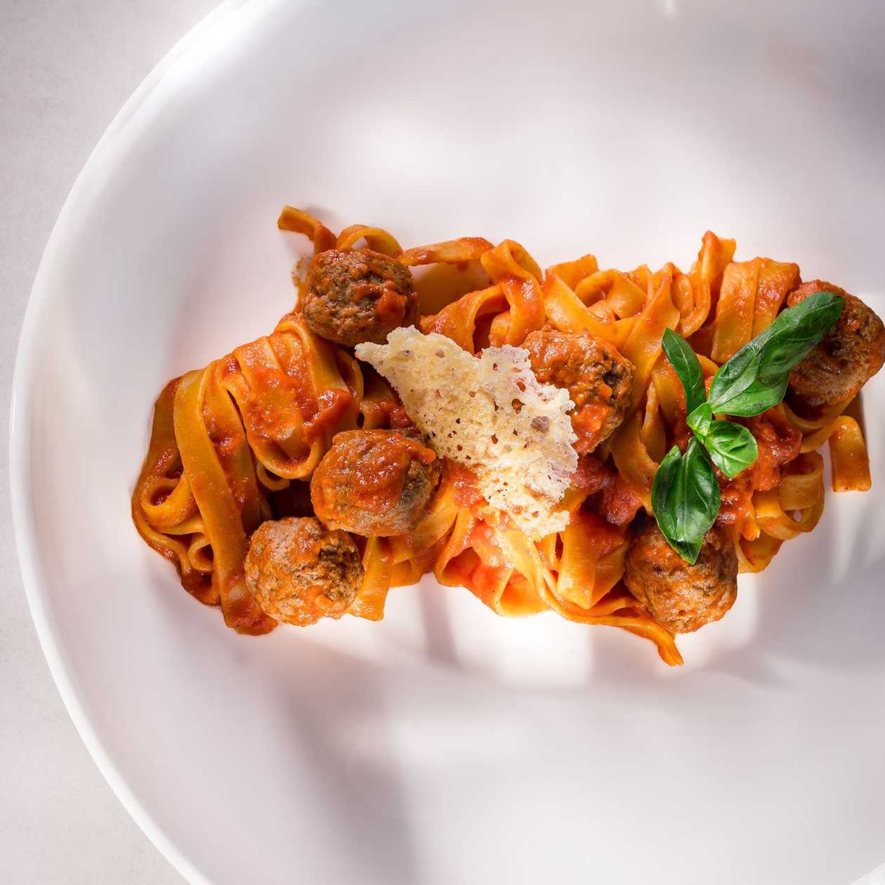 Tagliatelle cu chiftele