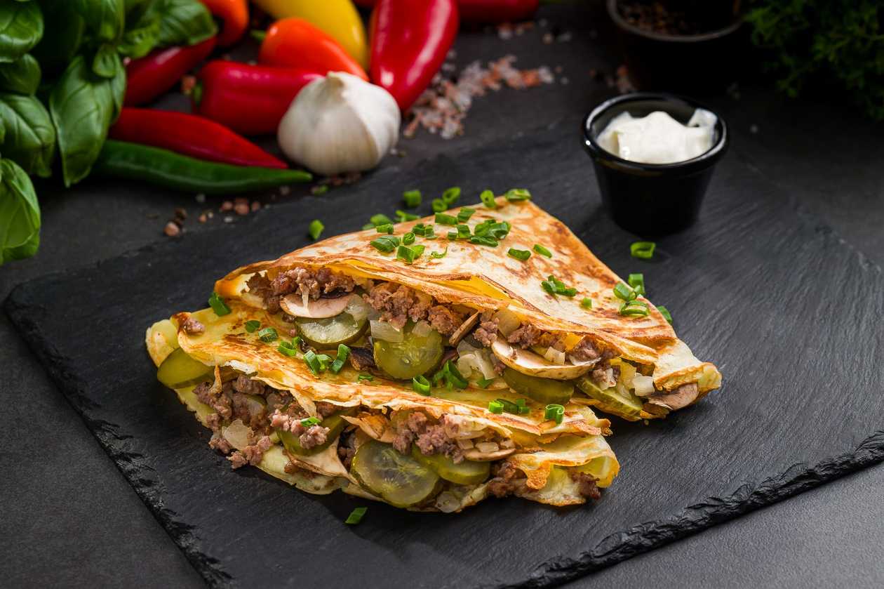 ADAM BLYNUKAI su vištiena.