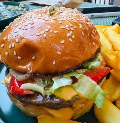 CHEESE BURGER (300g)